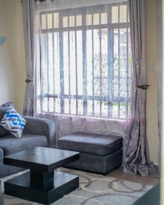 Spacious Apartment - Self Check-In & Free Parking