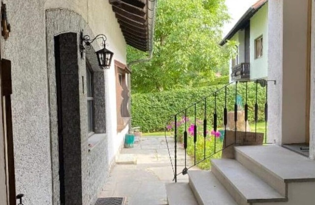 Spacious apartment with ski lift behind the house