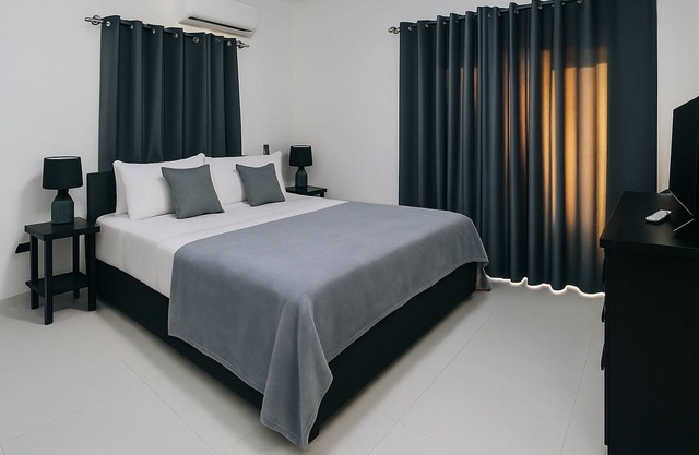 Apto amplio con estacionamiento privado y Wifi