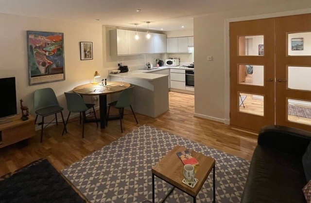 Spacious Art Flat in Glasgow's West End