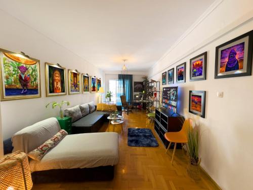 Spacious Artistic Flat With Private Parking