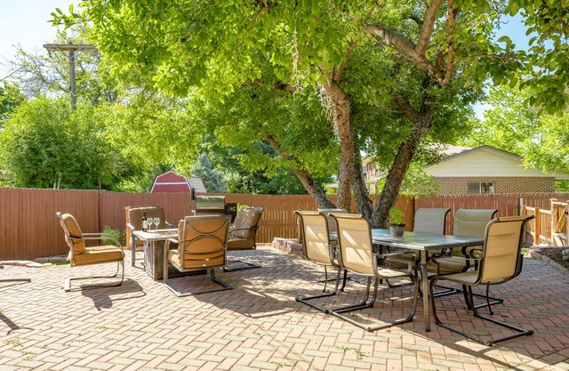 Spacious Arvada Home Perfect Location - Near Old Town Arvada, Denver, Red Rocks