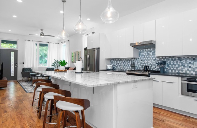 Spacious ATL Escape, Prime Area Near Everything! 2 King Beds. Walkable & Central