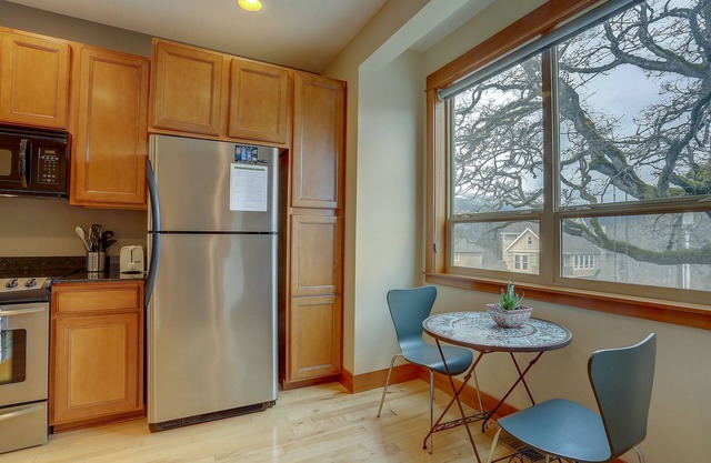 Spacious B2 Townhome with Fireplace and BBQ on the Deck by RedAwning