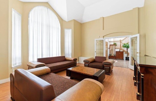 Spacious bachelor suite with private bathroom in tranquility area