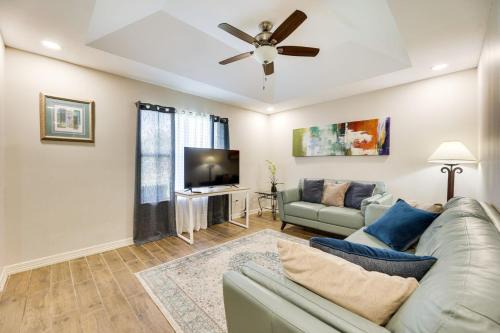Spacious Backyard - San Juan Home Near Border