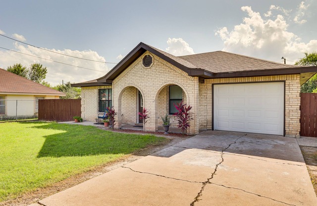 Spacious Backyard: San Juan Home Near Border!