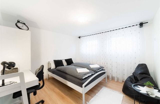 Spacious Bah Apartment