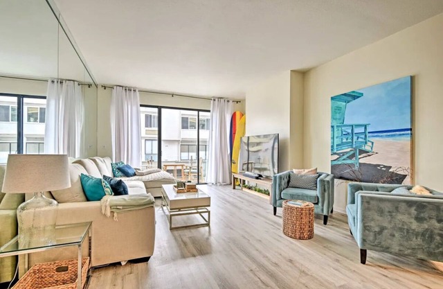 Spacious beachfront condo retreat - views, free parking, pet-friendly