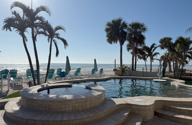 Amplia casa frente al mar con piscina privada - capacidad para 22