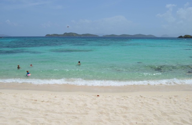Spacious-Beachfront Condo with WiFi, Pool, Tennis, AC