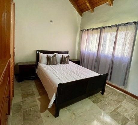 Spacious Beachside Apartment 4BR Pool & Garden View