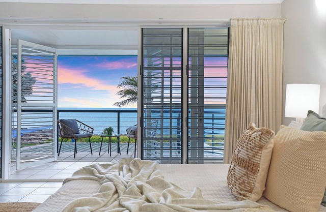 Spacious Beachside Retreat, Plunge Pool + Patio