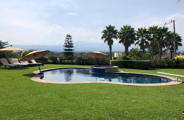 Spacious beautiful house on an area of ​​more than 1000m2 inside a cluster.