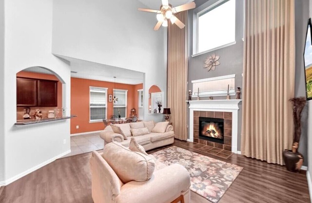 SPACIOUS & BEAUTIFUL House| Equipped with Theatre room and Playset| Work & Play