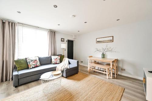 Spacious beautiful just-renovated flat with patio - Chelsea