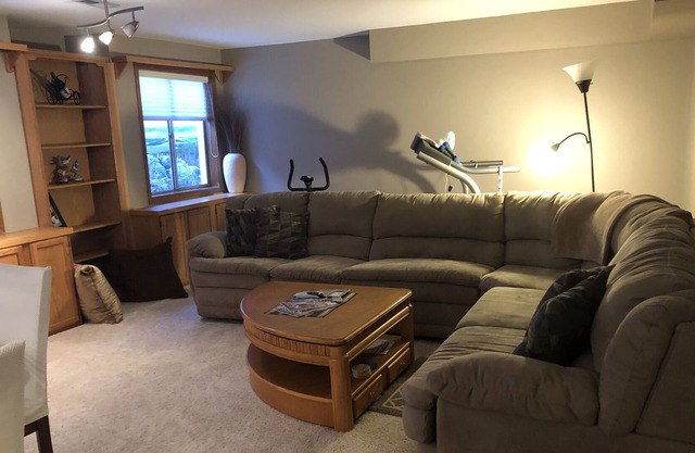 Amplio dormitorio con sala de estar contigua