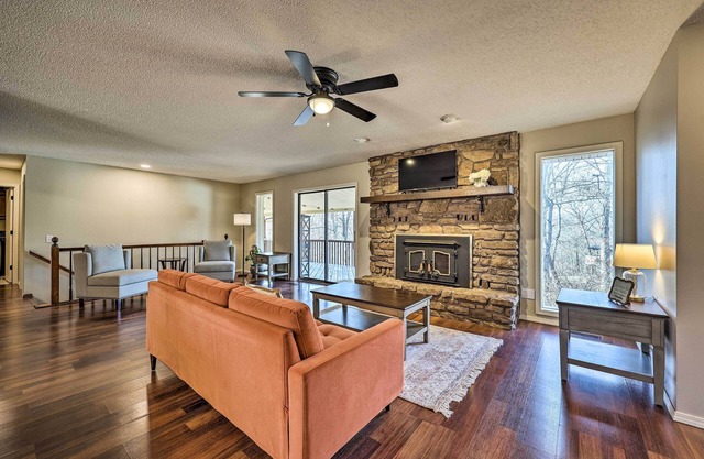 Spacious Bella Vista Home ~ 5 Mi to Lake!
