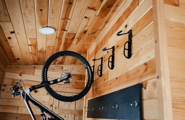 Spacious Bike-friendly Home: Fire Pit, Rainfall Shower