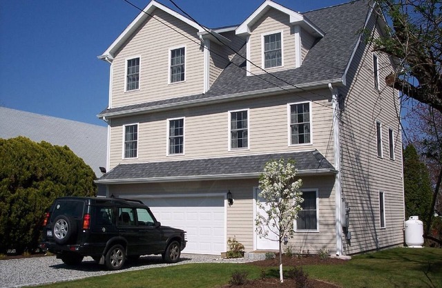 Spacious Bonnet Getaway w/ A/C, outdoor shower, firepit, perfect for 2 families