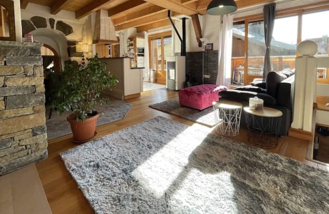 Spacious Bozel House - 10 minutes from Courchevel & Champagny