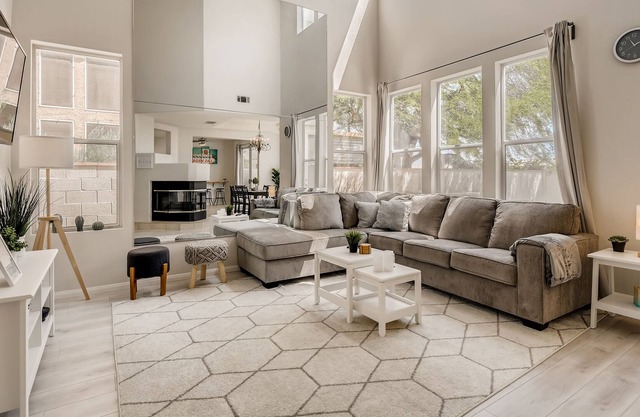 Spacious & bright 3Br 3 Ba home w/ work area near Red Rock Canyon