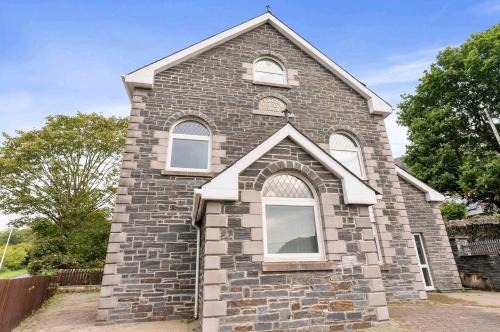 Spacious & bright home with parking, ensuite, view