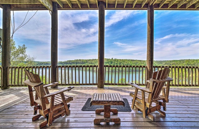 ¡NUEVO! Amplia cabina en Dale Hollow Lake w / Hot Tub!