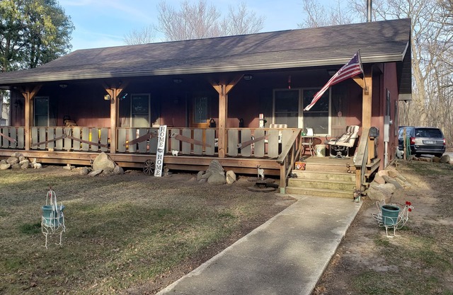 Spacious Cabin with Open Floor Plan located Right in Town!