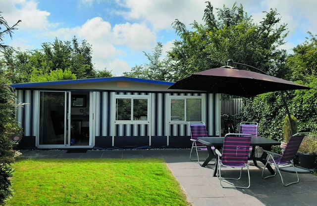 Spacious caravan with fixed awning and sheltered garden