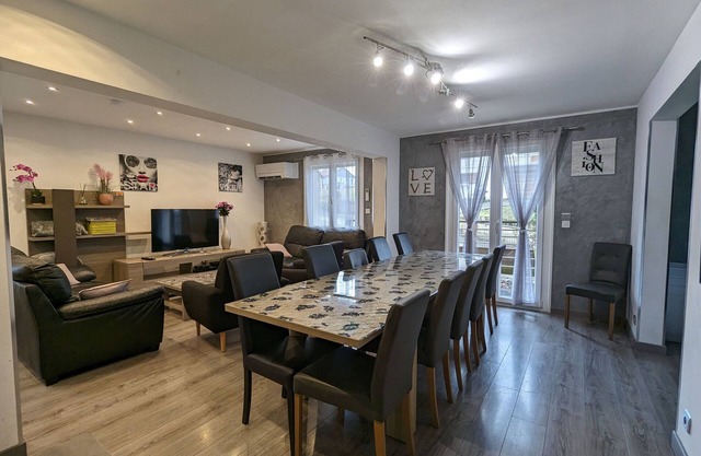 Amplio chalet con sauna, spa y futbolín, cerca de estaciones de esquí
