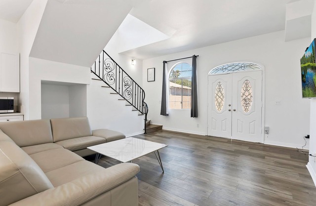 Spacious charming 4-bedroom 2 bath fancy loft near Universal studio/Hollywood-8