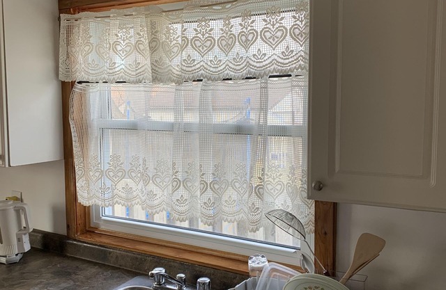 Spacious Cheerful home with 2 free parking