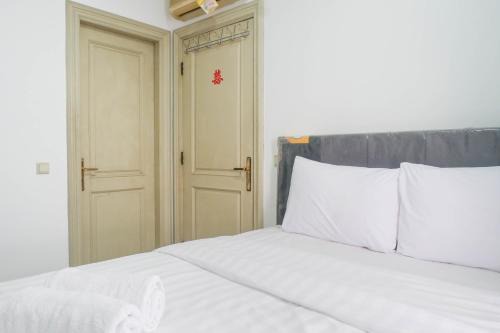 Spacious Classic 1BR Apartment at Taman Beverly By Travelio