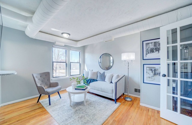 Spacious Classic Studio - Apt C