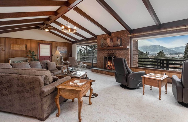 Enorme casa de Stanley Heights con vista de Mtn por Lake Estes