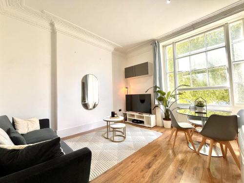 Spacious Comfort in Heart of Camden