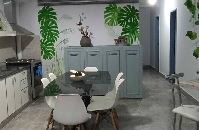 Espaciosa, cómoda para grupo familiar y o amigos. Máximo 7 personas, internet.