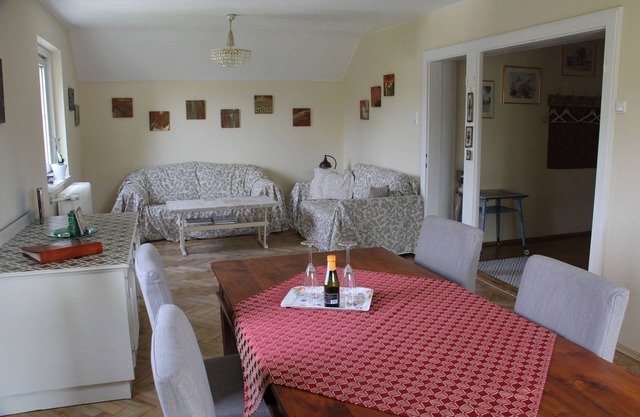 Amplio, cómodo y tranquilo apartm. 80m², balcón, vista a la montaña, estacionamiento, wifi