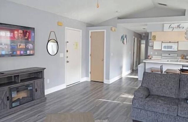 Spacious Condo Near Disney
