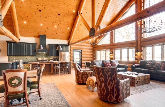Spacious Condo w/ Pool Table on Fence Lake!