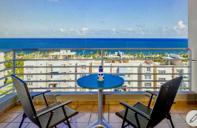Amplio condominio con espectaculares vistas al mar
