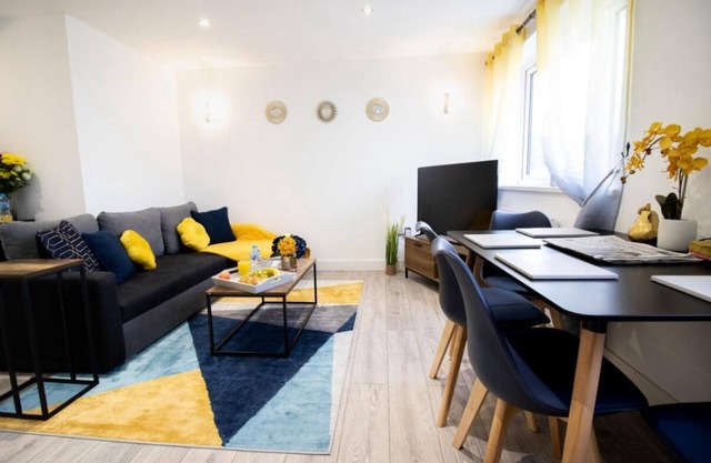 Apartamento-Confortable-Baño privado-Vista a la Calle