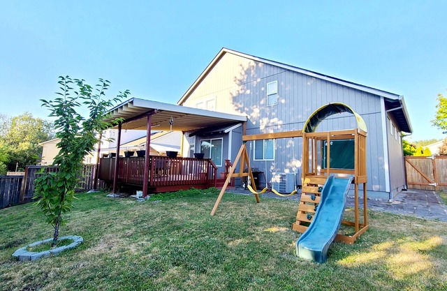 Spacious & Conveniently Located 4/2.5 House