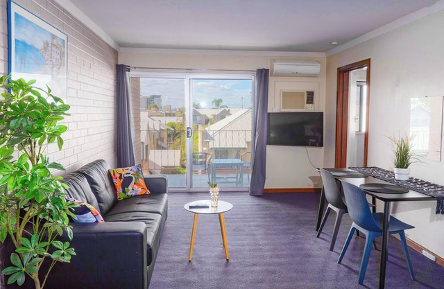Spacious & Cosy self-contained 1 bedroom apartment