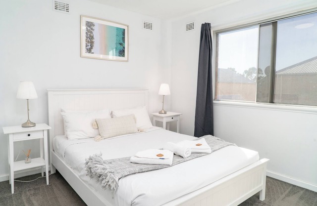 Spacious & Cosy Self-Contained 2 Bedroom Apartment