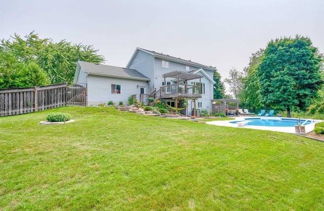 Spacious Cottage with Pool, Hot Tub & Trail