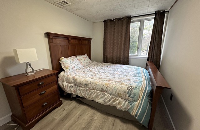 Spacious cottage style ground level unit