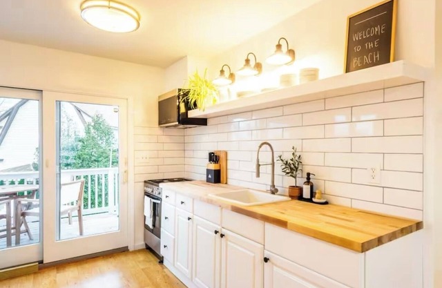 Spacious Cottage w/ Waterview