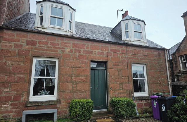 Spacious Cottage with Garden in Kirriemuir centre